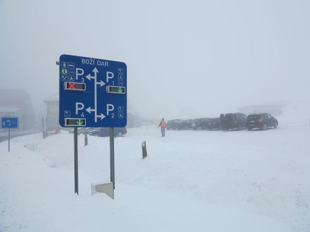 Boží Dar má i dostatek bezplatných parkovišť