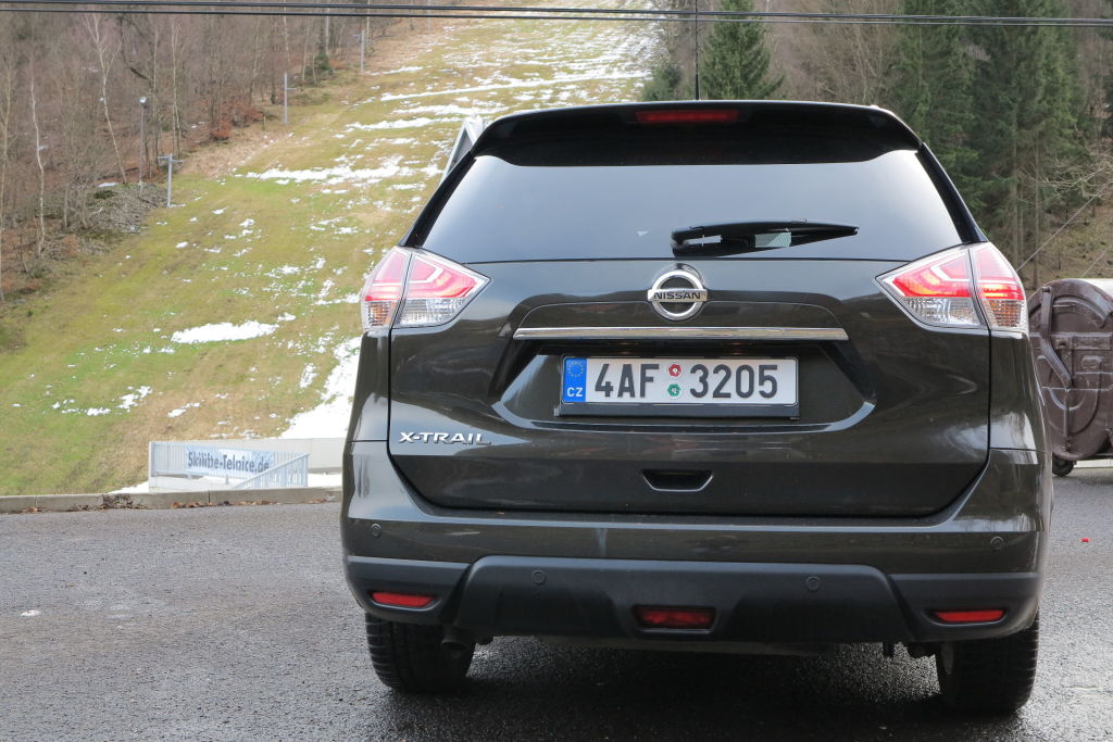 Tečku za poutí po horských střediscích jsme učinili s Nissanem X-trail v Telnici. Škoda že bez sněhu, tohle středisko působí velmi sympaticky. 